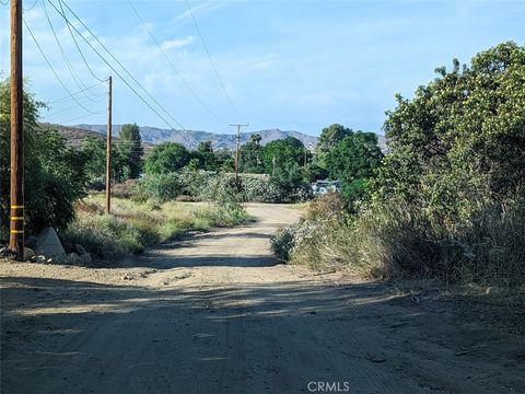 A home in Lake Elsinore