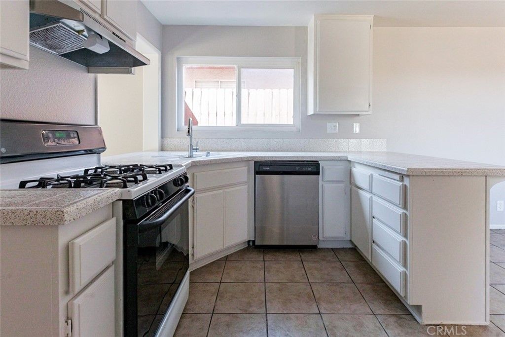 listing image 130724272268670869372
