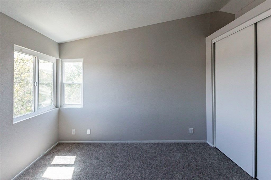 listing image 130723399992047256947