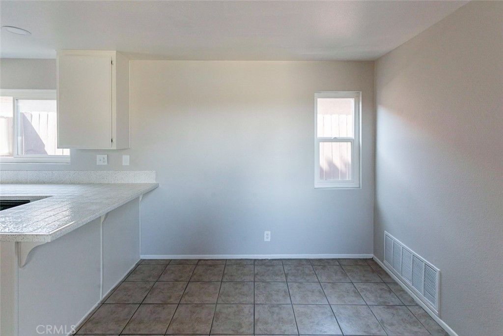 listing image 130725764105662752222