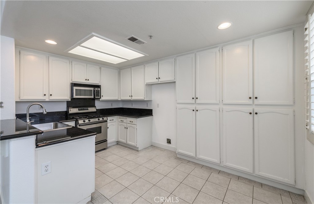 Photo 16 of 41 of 6485 Dickens Street 73 townhome