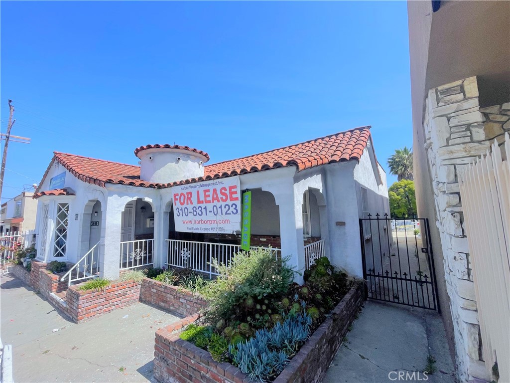 Move-In Special: First Month's Rent FREE for Fully Qualified Applicants!! Discover an exceptional commercial unit in the heart of San Pedro at Grand and 9th Street, perfect for your business needs. This spacious property features three versatile rooms, a full bathroom, and a well-equipped kitchen, offering ample space for various commercial uses. The unit is securely gated, providing peace of mind, and boasts a large front yard, ideal for accommodating waiting clients or hosting outdoor activities. Don't miss this prime location to elevate your business presence and cater to your clients in a comfortable and inviting setting.