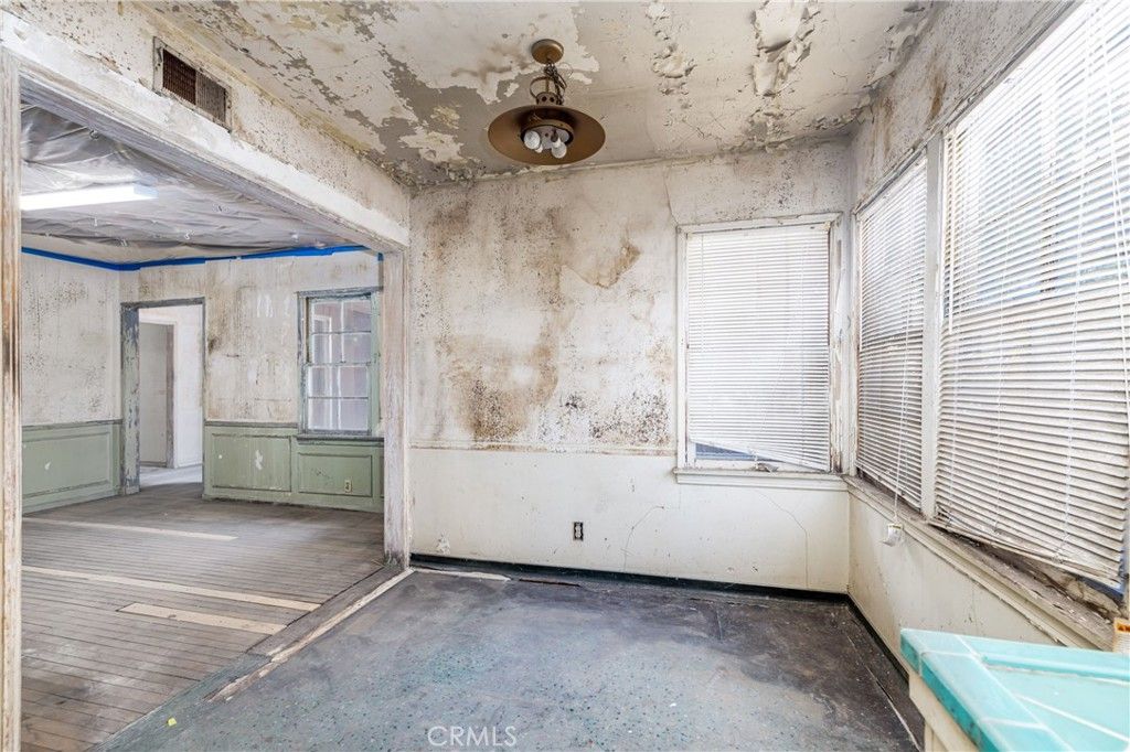 listing image 130724778315762480523