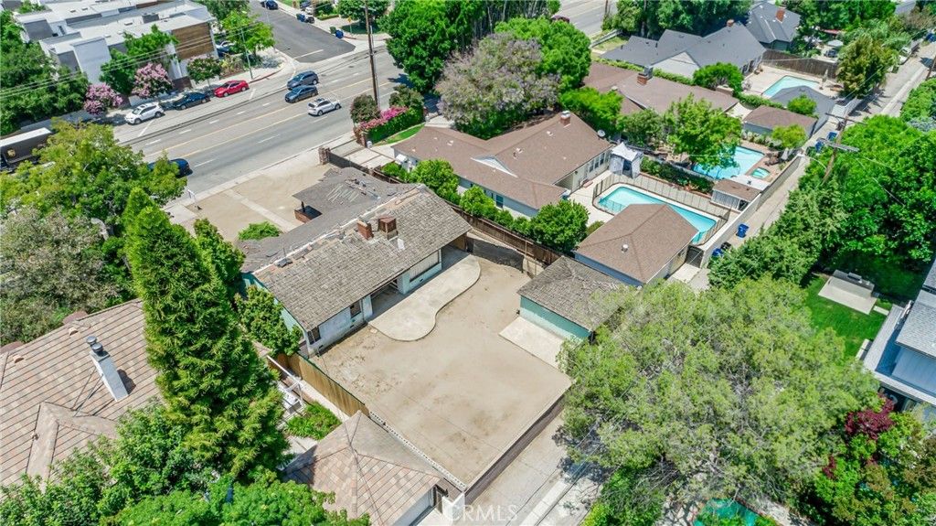 listing image 130720025854633069563