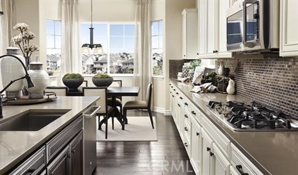 listing image 130724470451935587403