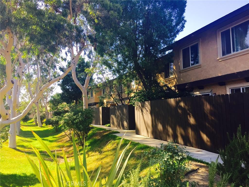 listing image 130725569730328073142