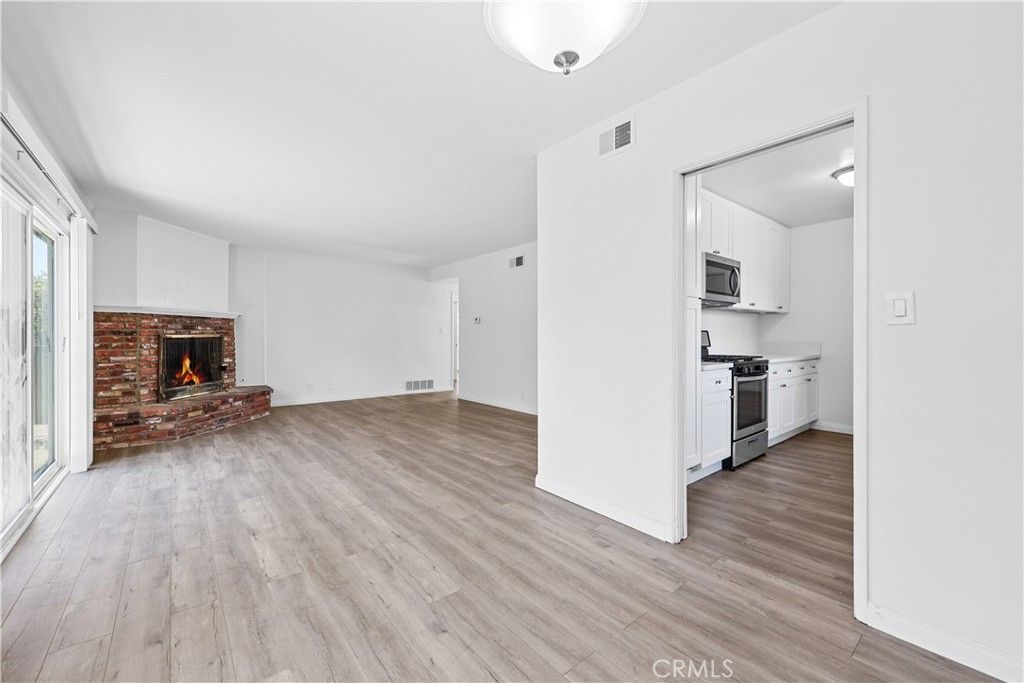 listing image 130722343577168651755