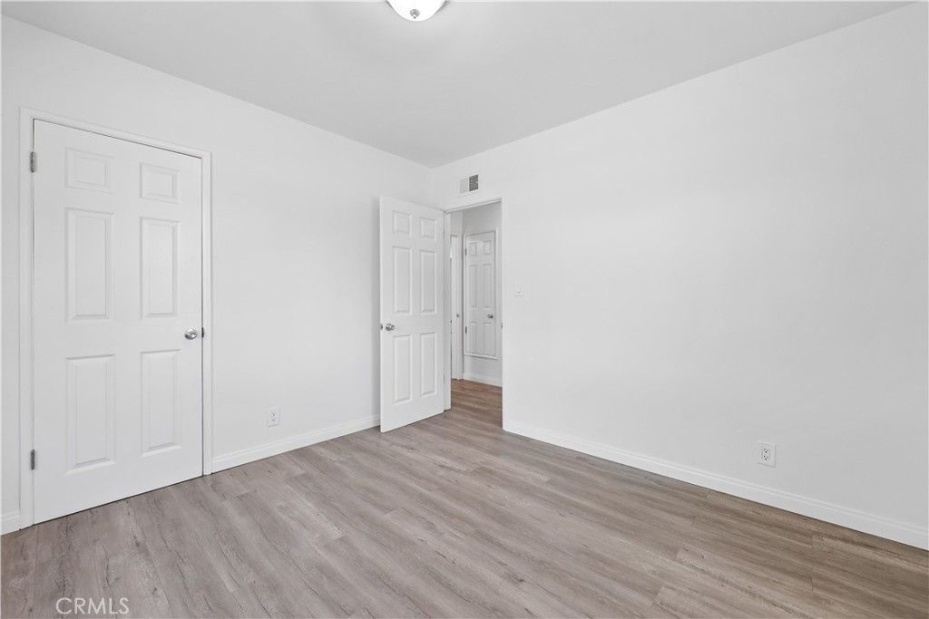 listing image 130726353899992488272