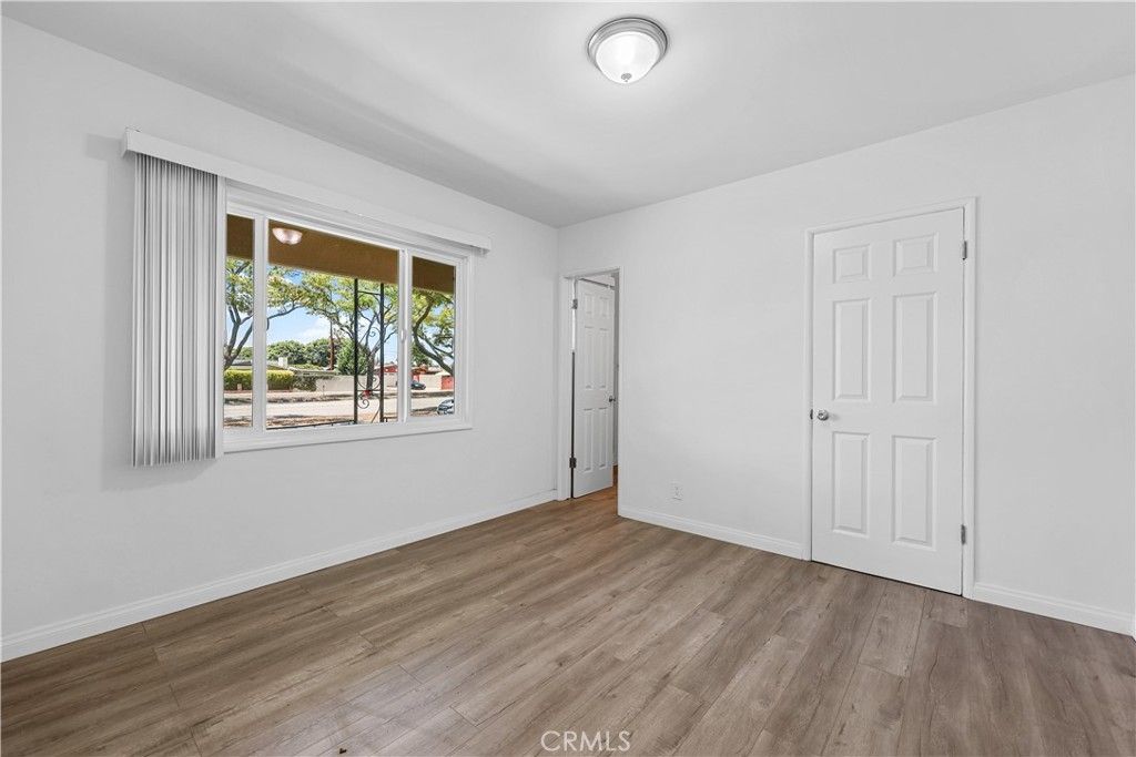 listing image 130722914501401690149