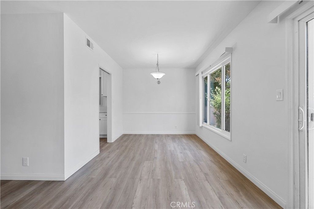 listing image 130724343148055770460