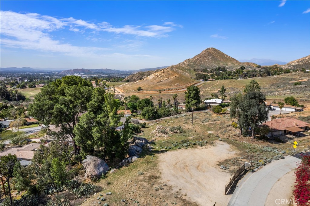2935 Galaxie Heights Road