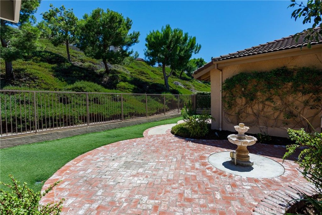 listing image 130726559763901141550