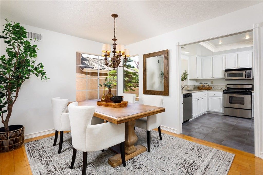 listing image 130725875374629127649
