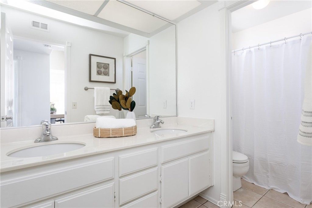 listing image 130720343292323751017