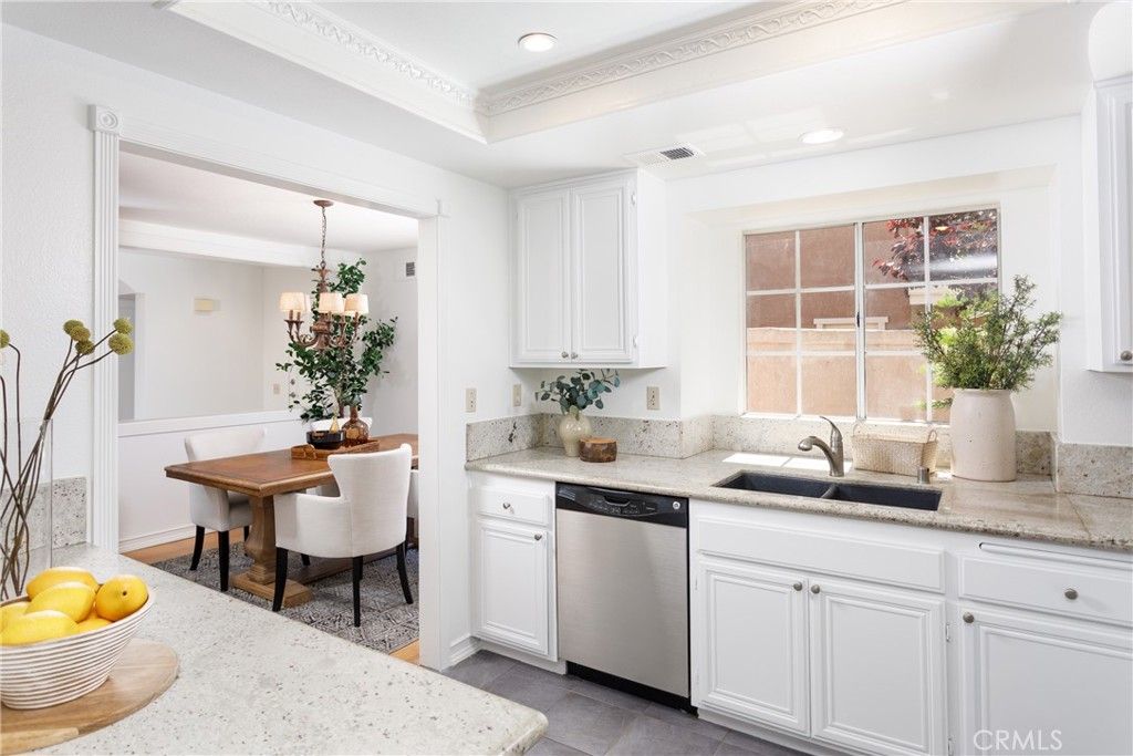 listing image 130726828601179080405