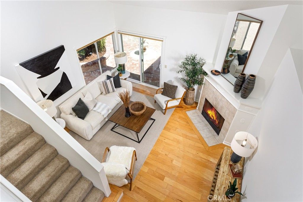 listing image 130721439368898915712
