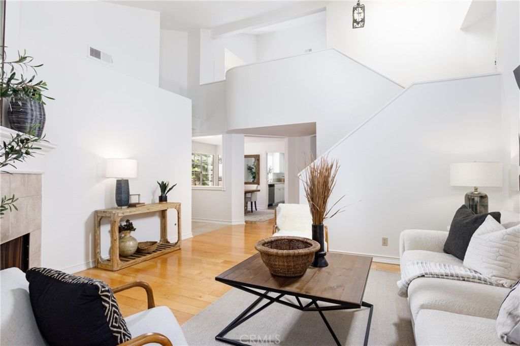 listing image 130728823857862448633