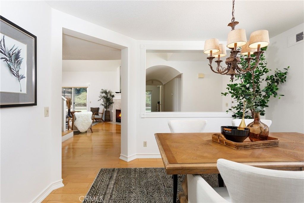 listing image 130729752463510940219