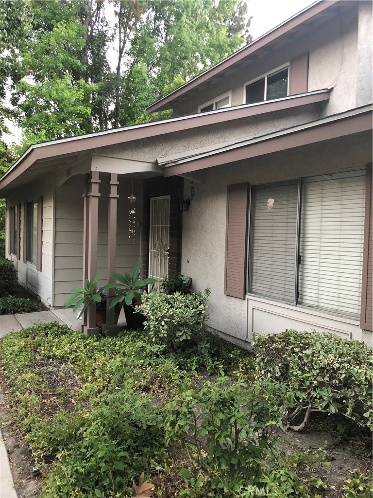 Cute 3 bedroom, 2 bath condo located in lovely Yorba Linda complex. Large bedrooms, Two full baths. Great floor plan. Big patio. Lots of amenities. Needs upgrading and can be a great place to live at an unbelievable price.