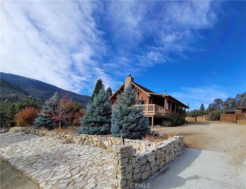 Photo of 2801 Rainier Way, Pine Mountain Club, CA 93225 (MLS # SR25058659)