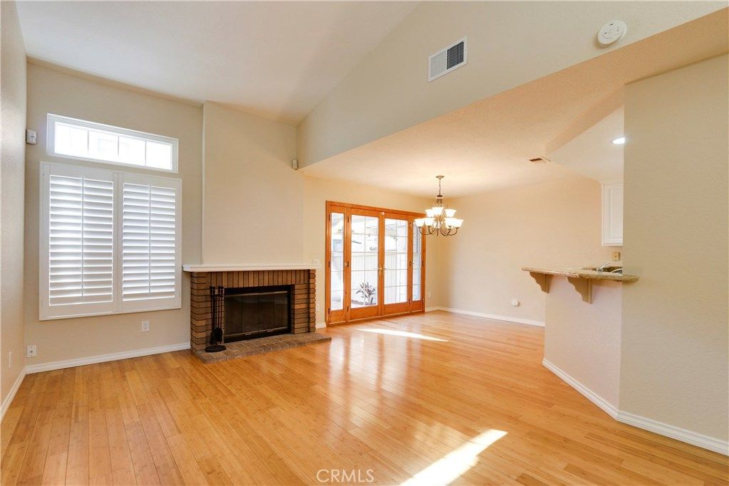 listing image 130723392733868654505