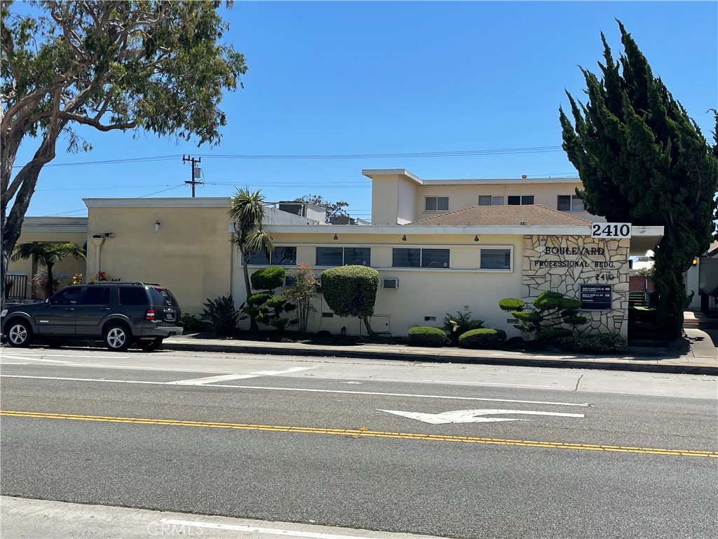 The Boulevard Professional Building consists of 2 medical suites whereas one is available for lease - previously used as a dental practice for 60 years, ground floor unit, with approximately 1000 sq ft,. This unit will come furnished as a dental office, built out with 4 exam rooms, a reception area, a private office, and a large waiting room area. Or, a new investor can reposition the suite to a new use with a market rate tenant of their choice.
The other unit on site has been occupied with the same medical tenant for over 35 years as a Chiropractor Office - currently Month to month with the intent to stay. This suite consists of 2 stories, 4 bathrooms, 6 exam rooms, approximately 2700 sq ft, central HVAC, and open air walkways upstairs. This tenant is interested in remaining on site and will entertain a 5 year lease (currently MTM).
Buyer shall verify all square footages, ADA compliances related to specific use, and all proforma income and expense figures. Income is based on proforma numbers. Expenses are estimated. No Cams are being collected.