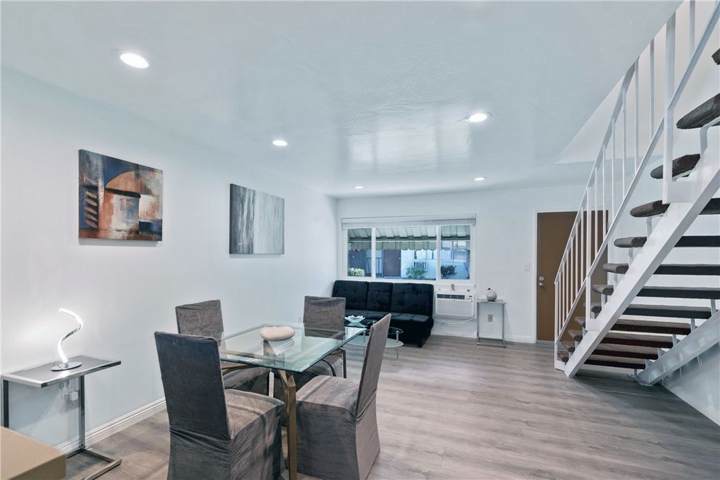 listing image 130726894459943623507