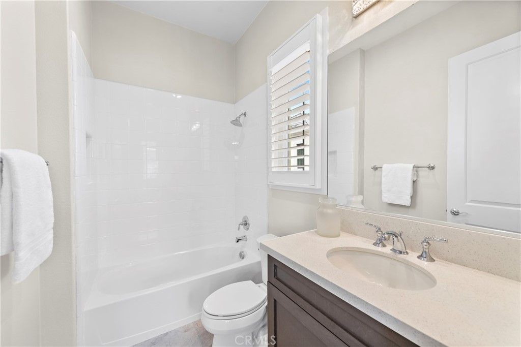 listing image 1307898758272