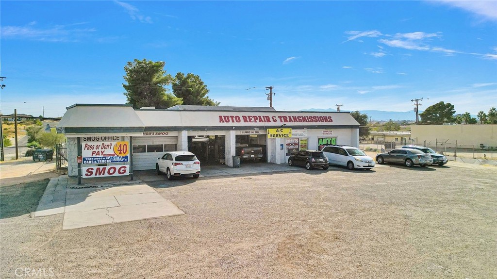 Main image without alt text