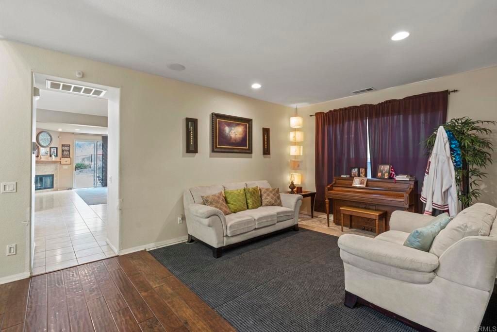 listing image 130727292318354691548
