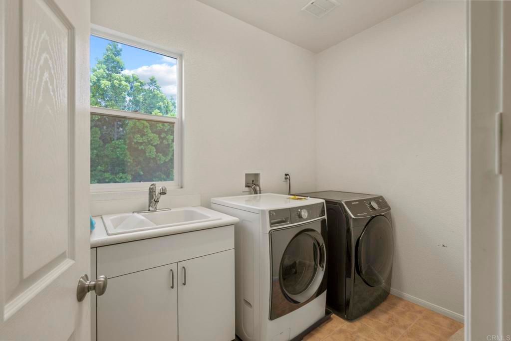 listing image 130722397621364401638