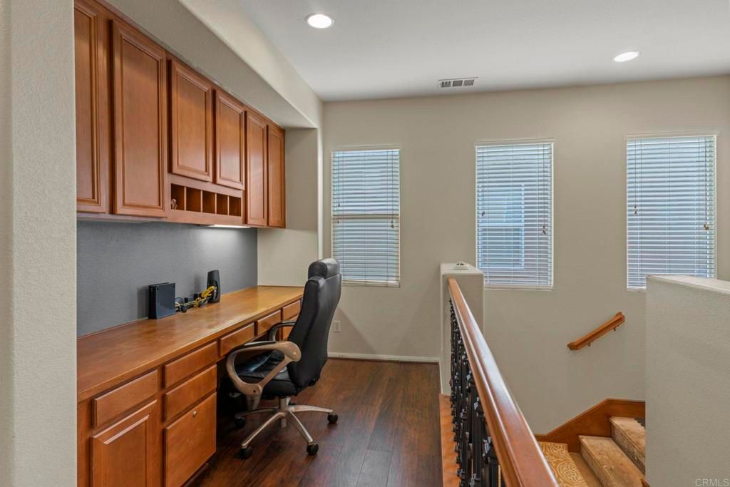 listing image 130729400326978517571