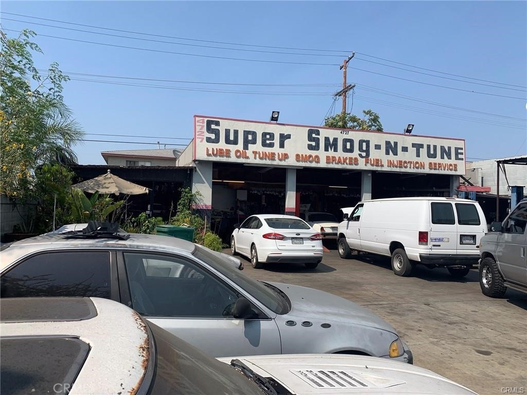 4727 Slauson Avenue