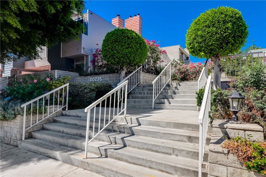 listing image 130725755305510985185