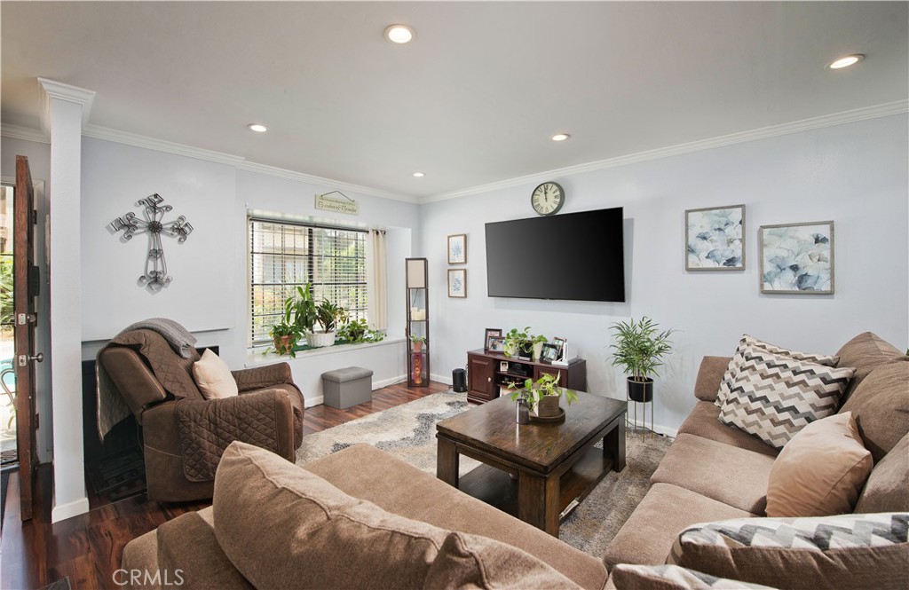 Photo 3 of 18 of 14924 Nordhoff Street 12 townhome