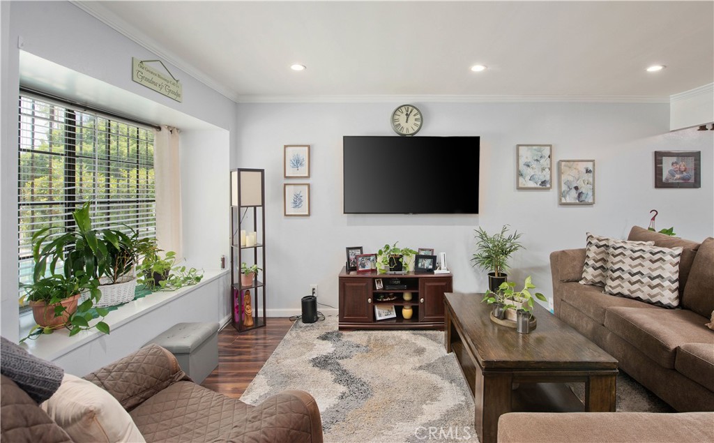 Photo 5 of 18 of 14924 Nordhoff Street 12 townhome