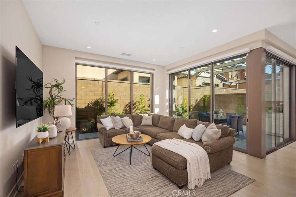 listing image 130723886015242543986