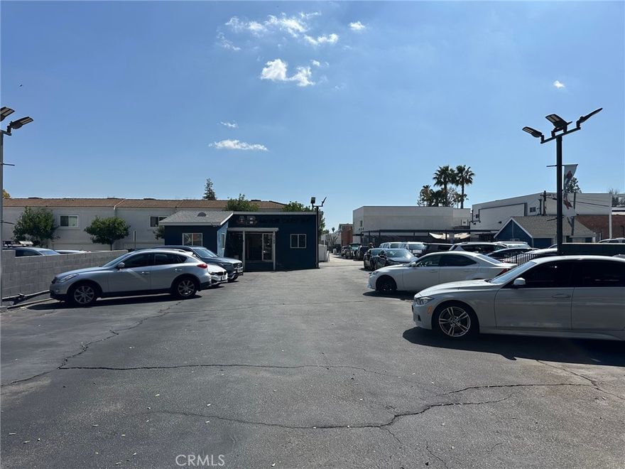 • Licensed auto dealership
• Open lot for car parking
• Signage opportunity
• High traffic count on Colorado Blvd
• One ADA restroom