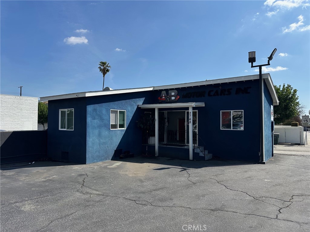 Main image without alt text