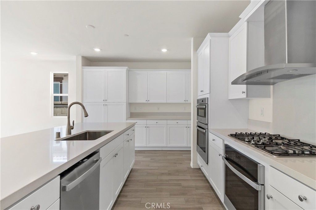 listing image 130722701877927469023