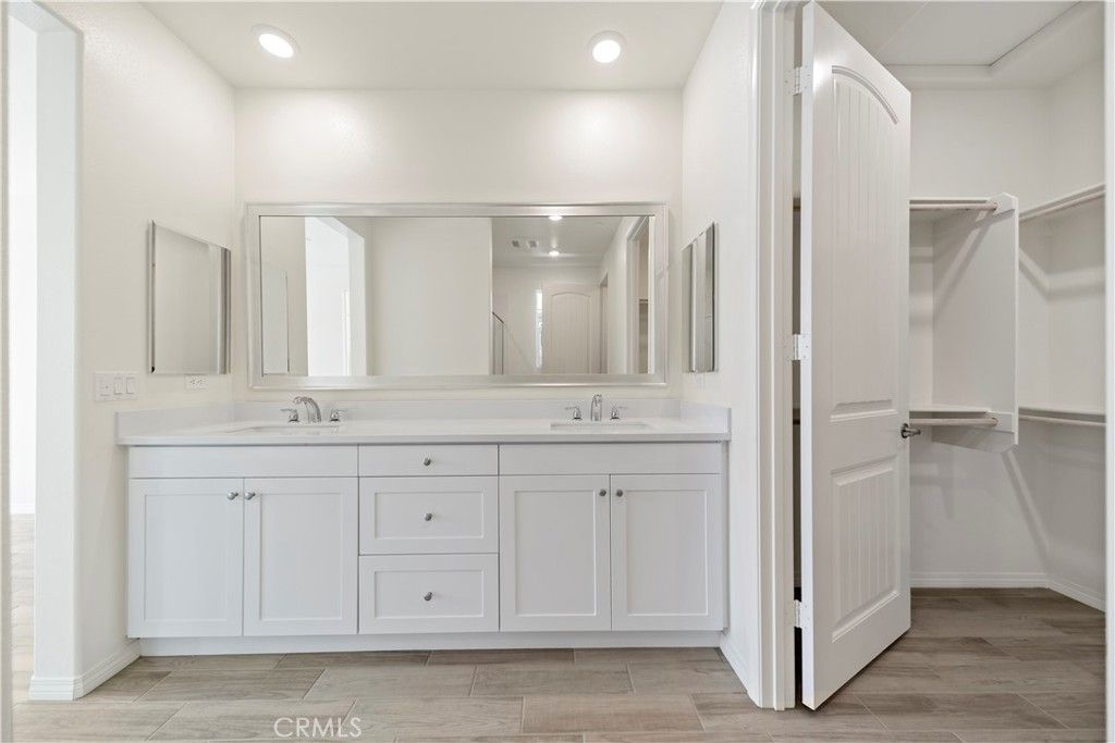 listing image 130723288263031539801