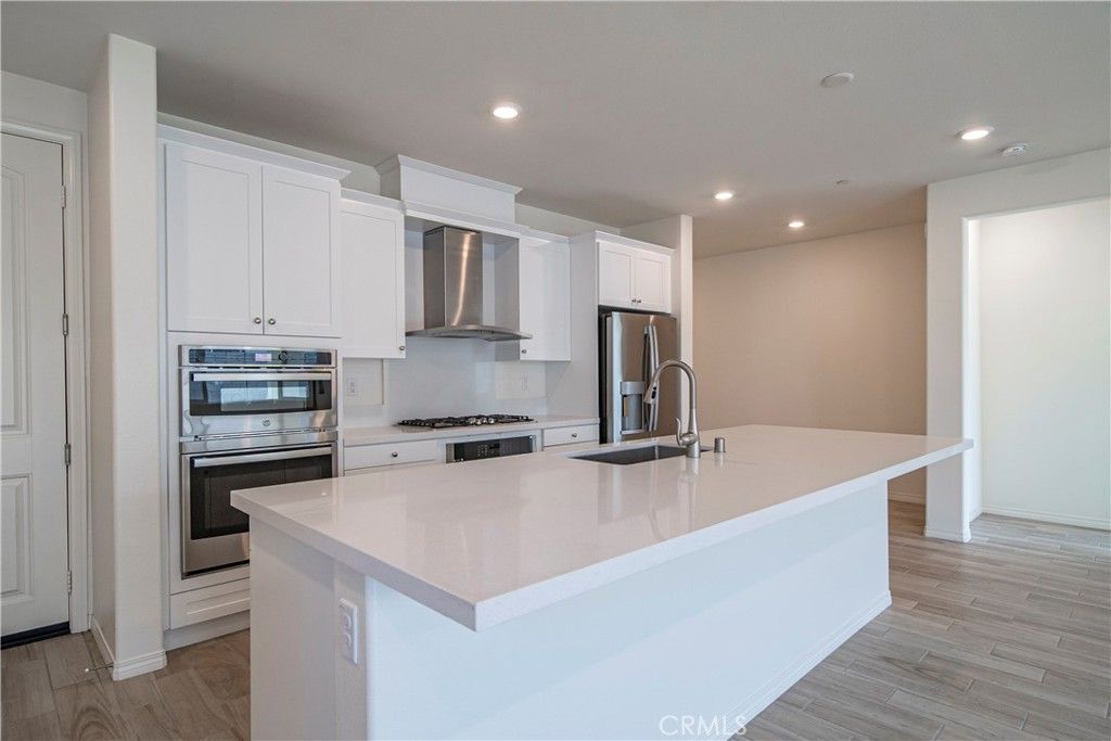 listing image 130728324165996000655