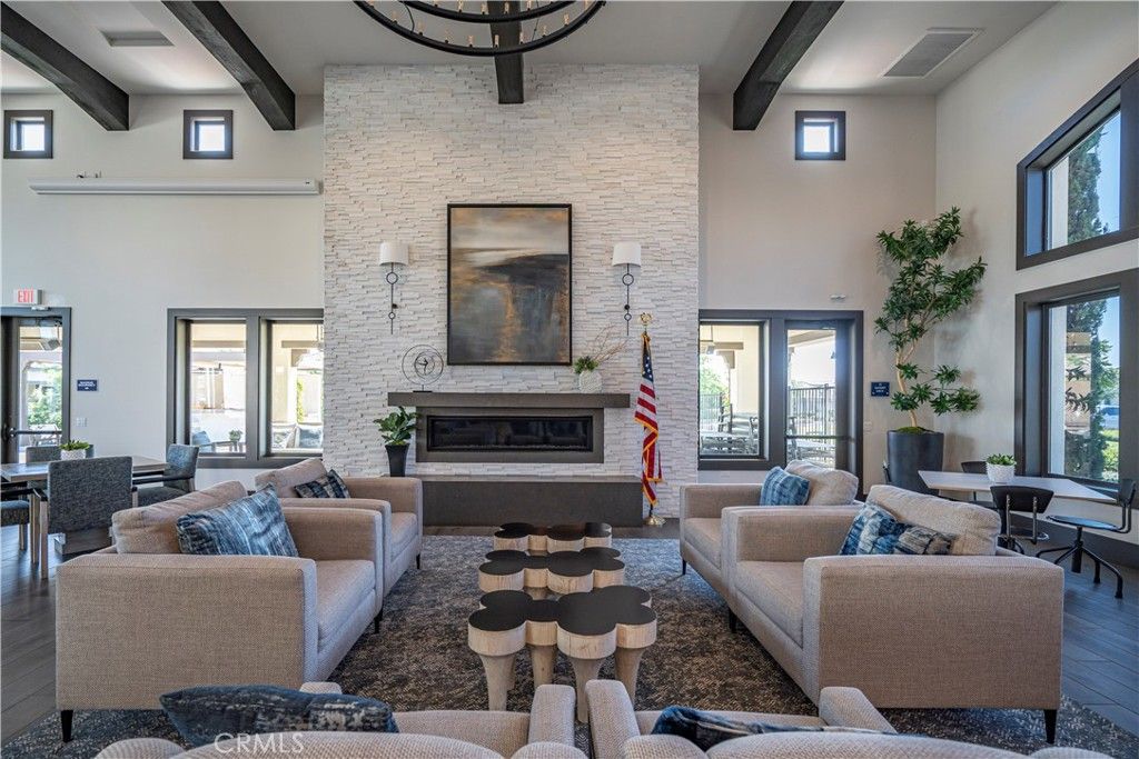 listing image 130727379216294577273