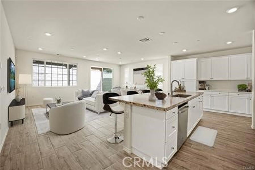 listing image 130726913699357665822