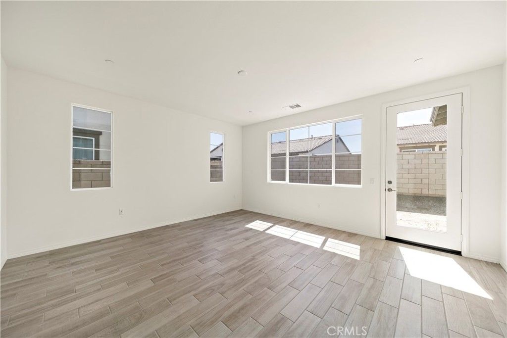 listing image 130726438211784667441