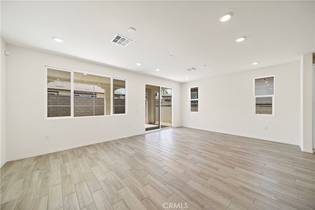 listing image 130726342974086236358