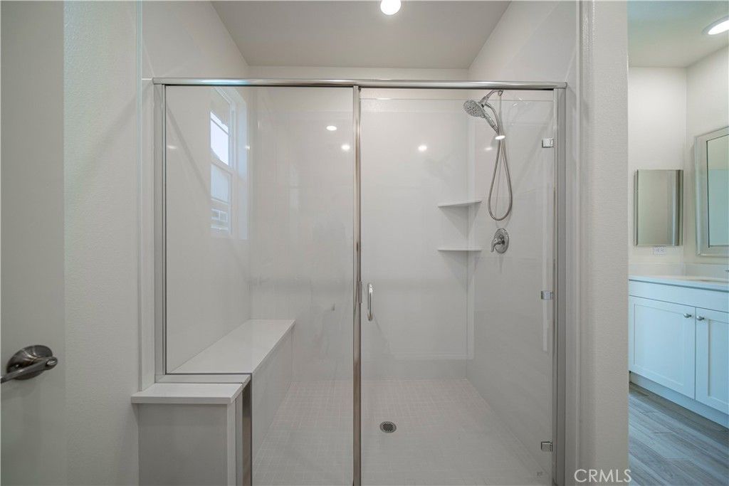 listing image 130726117502887670589