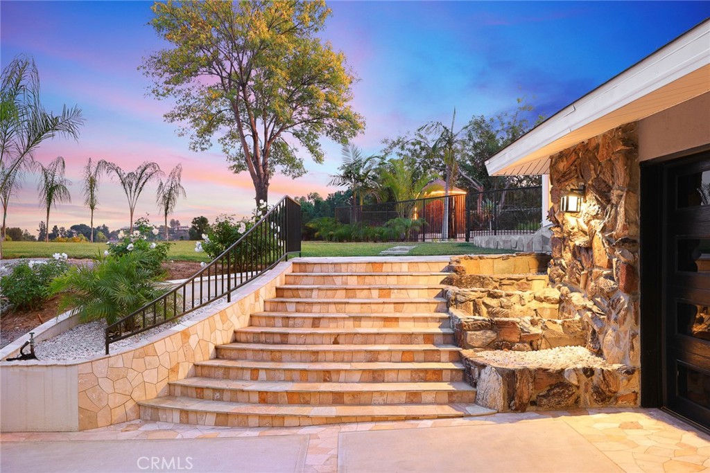 647 FOXBROOK Drive