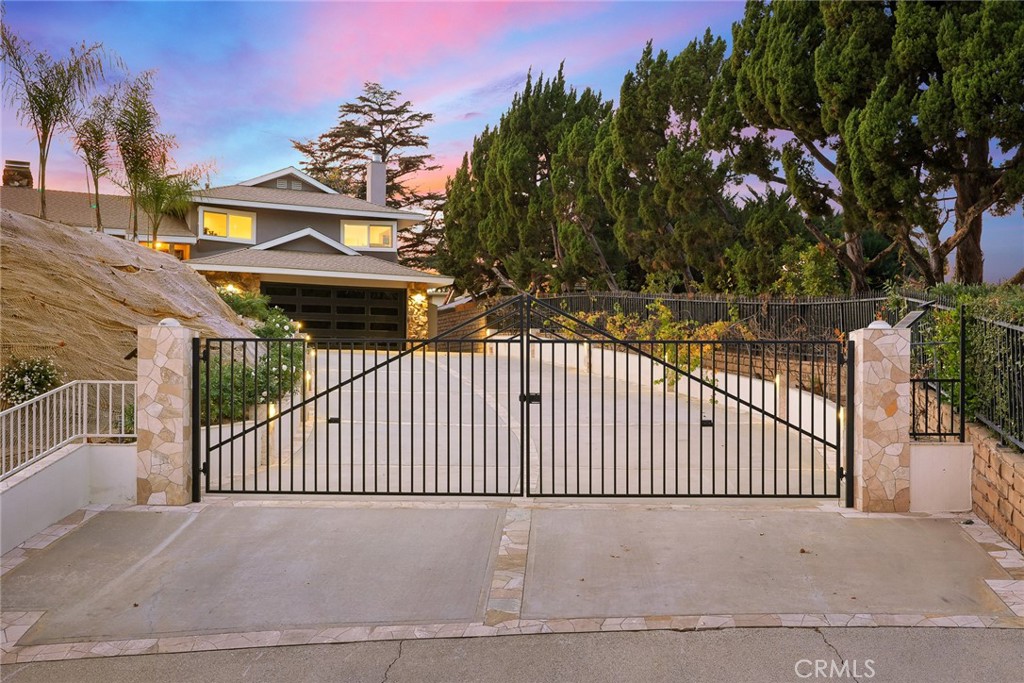 647 FOXBROOK Drive