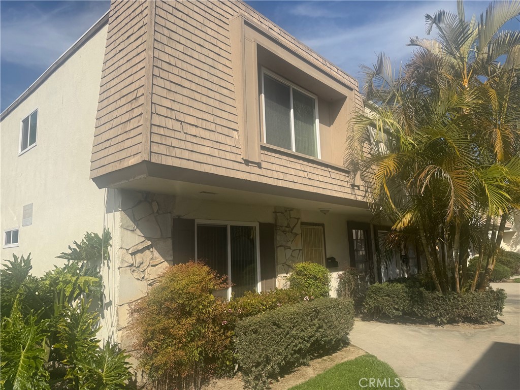 Rents of $3600 is without the back in-law suite.
End unit townhouse with the much sought after in-law suite in the back separated by the courtyard. The in-law suite is rented for additional $1500/month. If clients only rent the main townhouse, the rents will be $3600/month. If rent together with the in-law suite, total rents will be $5100.
If clients do not want the backyard suite, landlord may rent it separately and will share the fence entrance from the street. In-law suite rents of $1500 include water, heat, gas, electricity and trash, but has no access to garage or laundry.
Main home offers large living room, half bath, breakfast and kitchen on the main level. Upstairs has 3 bedrooms and 2 bath. Home has new paint, new flooring and new cabinets. In-law suite is above the garage offers one bedroom, kitchen and full bath. Community offers a play grounds, pool and spa and club house. Close to shopping, dinning, parks. Short drive to freeway and to the beach.